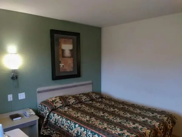 RED CARPET INN LOUISVILLE NORTH -Jeffersonville In 7
